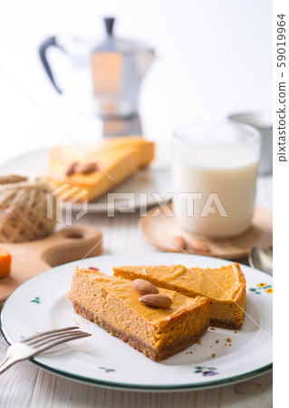 appetizing pumpkin cheesecake 59019964