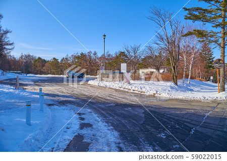 長野縣立信那市Shirakaba Kogen國際滑雪場前的免費大型停車場 59022015