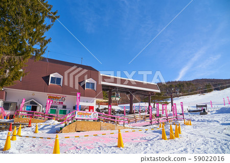 冬季在長野縣立志那市的Shirakaba Kogen國際滑雪勝地 59022016
