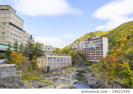 秋天的定山溪溫泉小鎮 59022499