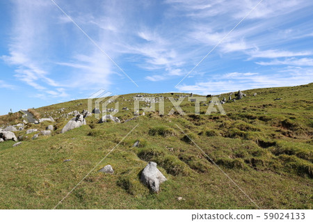 Shikoku Karst Heaven's Road 59024133