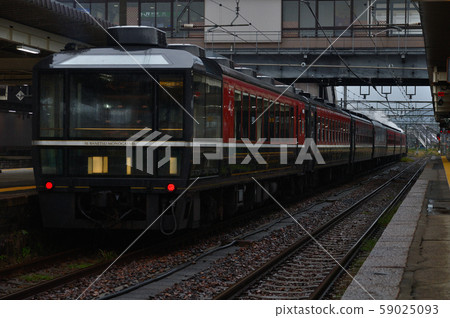 Series 12 Passenger Banetsu Monogatari Observation Car 59025093