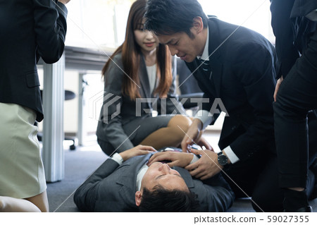 商人,身體不好,摔倒 商人,身體不好,摔倒 59027355