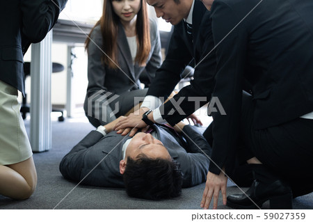 商人,身體不好,摔倒 商人,身體不好,摔倒 59027359