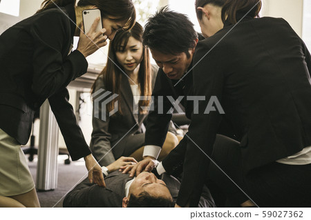 商人,身體不好,摔倒 商人,身體不好,摔倒 59027362