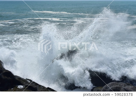 Rough Pacific Ocean waves crashing against the rocks of Cape Oyama, Aki City, Kochi Prefecture Rough Pacific Ocean waves crashing against the rocks of Cape Oyama, Aki City, Kochi Prefecture 59028378