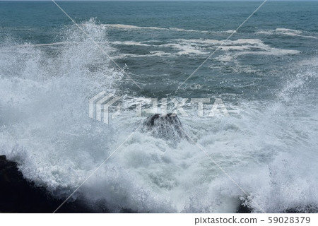Rough Pacific Ocean waves crashing against the rocks of Cape Oyama, Aki City, Kochi Prefecture Rough Pacific Ocean waves crashing against the rocks of Cape Oyama, Aki City, Kochi Prefecture 59028379