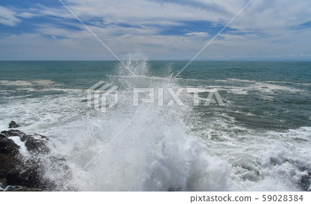 Rough Pacific Ocean waves crashing against the rocks of Cape Oyama, Aki City, Kochi Prefecture Rough Pacific Ocean waves crashing against the rocks of Cape Oyama, Aki City, Kochi Prefecture 59028384