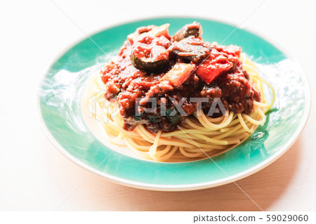 Meat sauce spaghetti with vegetables 59029060