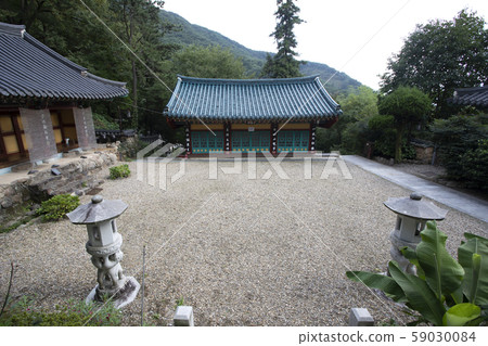 Ssangggyesa Temple, Hadong-gun, Gyeongsangnam-do South Korea Ssangggyesa Temple, Hadong-gun, Gyeongsangnam-do South Korea 59030084