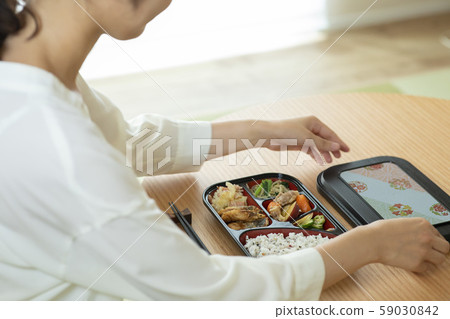 便當，年輕女子 59030842