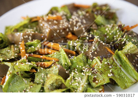 Tossed with acorn jelly 59031017