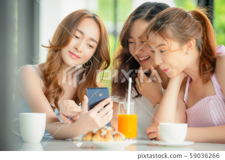 婦女聚會自拍照 婦女聚會自拍照 59036266