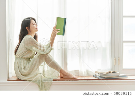 Female Lifestyle Reading 59039115