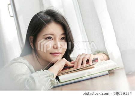 Female Lifestyle Reading 59039154