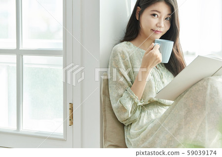 Female Lifestyle Reading 59039174
