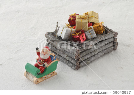 Christmas gift and wooden wagon 59040957