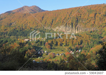 Autumn in Akiyamago, overlooking the Higashi-Akiyama forest road 59041607