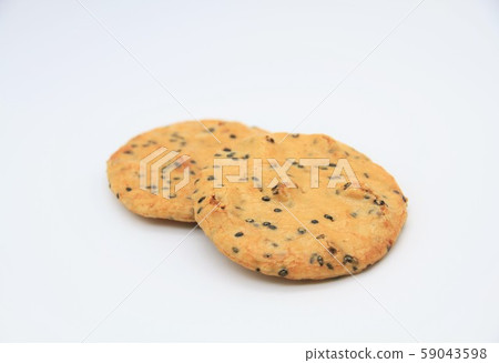 Sesame rice cracker 59043598