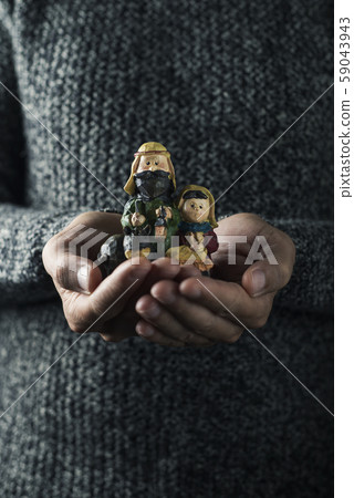the holy family in the hands of a man. the holy family in the hands of a man. 59043943
