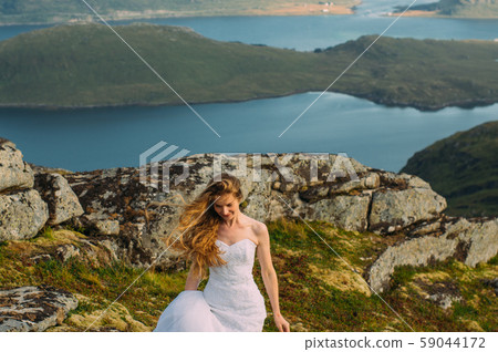 Bride in wedding dress in mountains 59044172