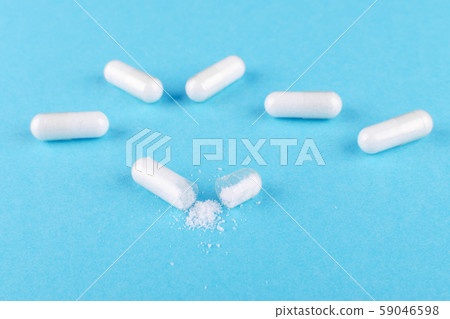 capsules of nutritional supplement msm, sulfur, methylsulfonylmethan on blue background 59046598