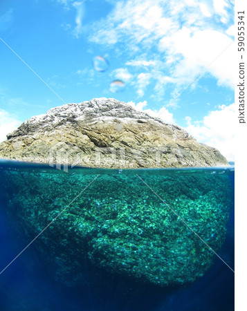 Blue sky and half water surface of rock 59055341