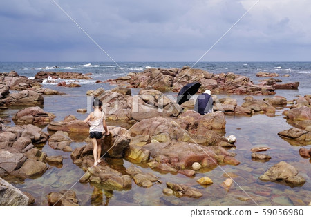 Children playing in the boat 59056980
