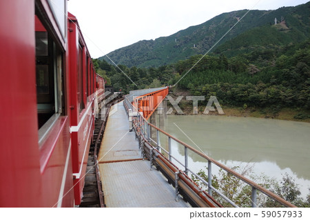 通往奧奧大上神站的彩虹橋 通往奧奧大上神站的彩虹橋 59057933