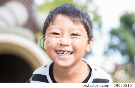 微笑男孩 微笑男孩 59063810