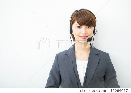 Female operator 59064017