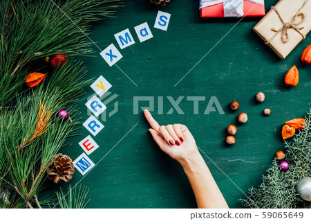 happy holidays Christmas new year tree gifts 59065649