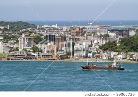 船舶經過下關市景和從觀察室看到的海峽 船舶經過下關市景和從觀察室看到的海峽 59065726