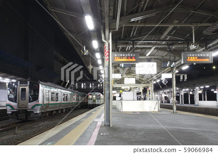 東日本因颱風破壞而進行的非常規飛行：東北幹線Kiha 110停在郡山站 59066984