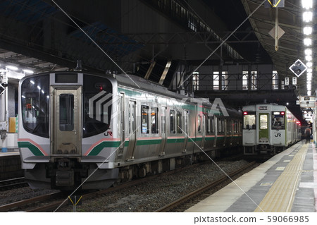 Extraordinary flight due to typhoon damage in East Japan: Tohoku Main Line Kiha 110 stopped at Koriyama Station Extraordinary flight due to typhoon damage in East Japan: Tohoku Main Line Kiha 110 stopped at Koriyama Station 59066985