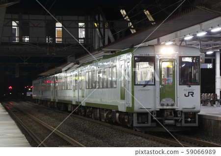 東日本因颱風破壞而進行的非常規飛行：東北幹線Kiha 110停在郡山站 59066989