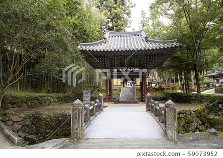 The main gate of the temple 59073952