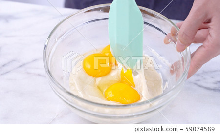 麵糊 混和 製作 蛋糕 攪拌 mixing batter バッター 混合 卵黄 ケーキ作り 59074589