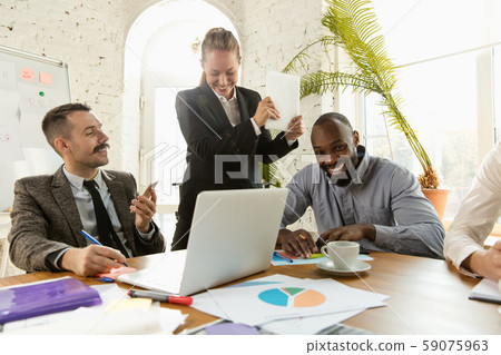 Group of young business professionals having a meeting, creative office 59075963