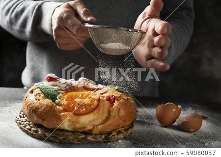 roscon de reyes, spanish three kings cake. roscon de reyes, spanish three kings cake. 59080037