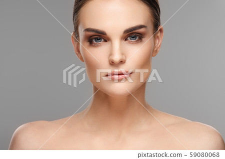 beautiful female model with clean natural skin 59080068