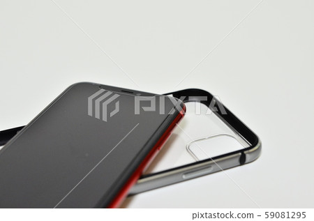 紅色iPhone和智能手機殼 紅色iPhone和智能手機殼 59081295