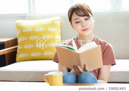 Reading image Reading image 59082465