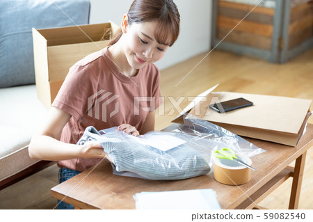   Separation image with flea market app 59082540