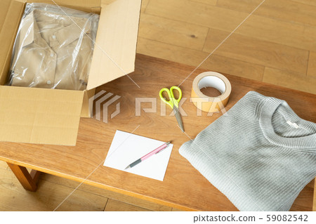   Separation image with flea market app 59082542