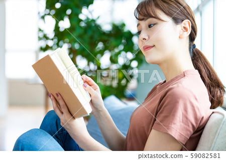 Reading image Reading image 59082581