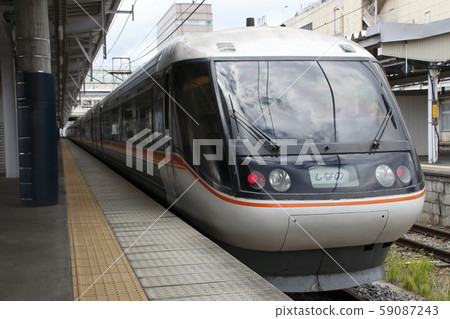 Limited Express Wide View Shinano (383 series train: Nagoya⇔Nagano) stopped at Nagano Station 59087243