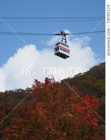 從新穗高空中纜車和秋葉/ Nabehira Kogen 從新穗高空中纜車和秋葉/ Nabehira Kogen 59090124