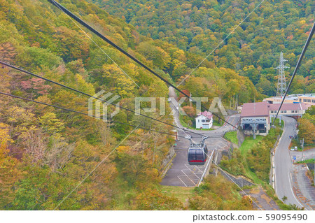 Mount Tanigawa Ropeway in the autumn colors of Minakami, Gunma Mount Tanigawa Ropeway in the autumn colors of Minakami, Gunma 59095490