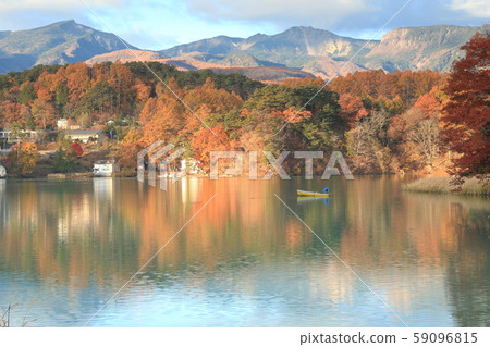 Lake Matsubara colored leaves Lake Matsubara colored leaves 59096815